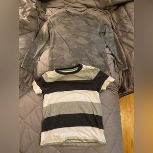 Old Navy Size S (6-7) - 2-Pack Long Active Grey & Grey/White Short Sleeve Tees!